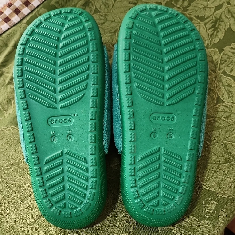 CROCS BUNDLE - Picture 5 of 5